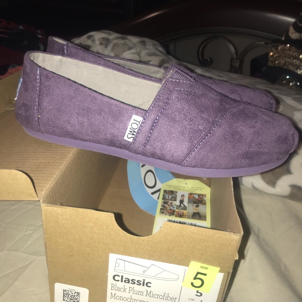 Toms - Picture 3 of 5